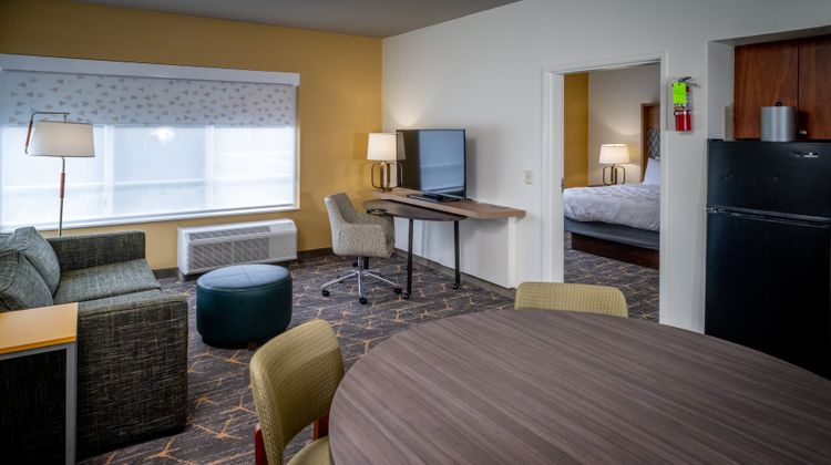 Holiday Inn Hotel & Suites Suite