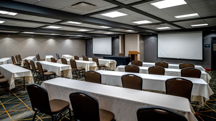 Holiday Inn Hotel & Suites Meeting