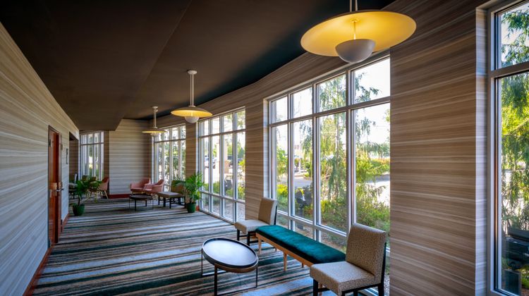 Holiday Inn Hotel & Suites Meeting