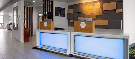 Holiday Inn Express & Suites El Paso N Lobby