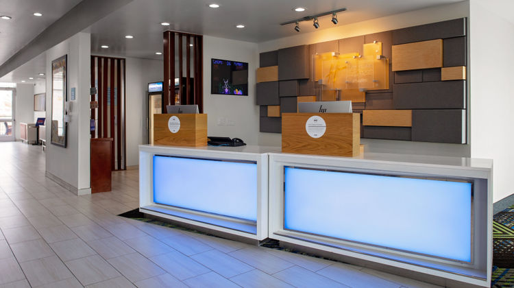 Holiday Inn Express & Suites El Paso N Lobby