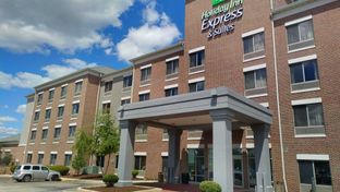 Holiday Inn Express & Suites Park Place