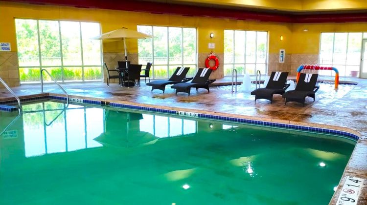 Holiday Inn Express & Suites Park Place Pool
