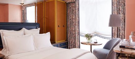 The Fifth Avenue Hotel Exterior