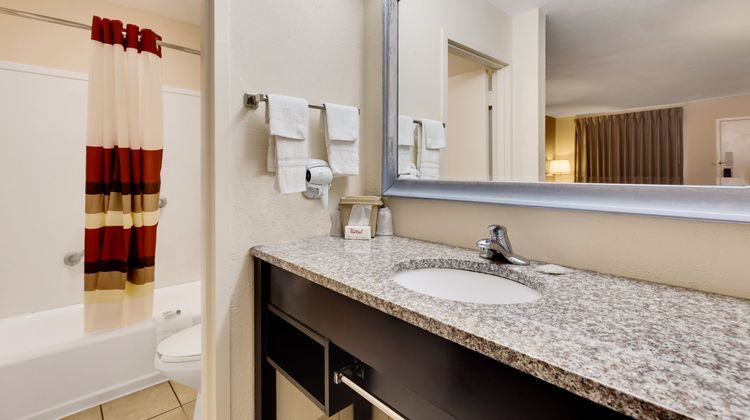 Red Roof Inn Gulfport - Biloxi Airport Room
