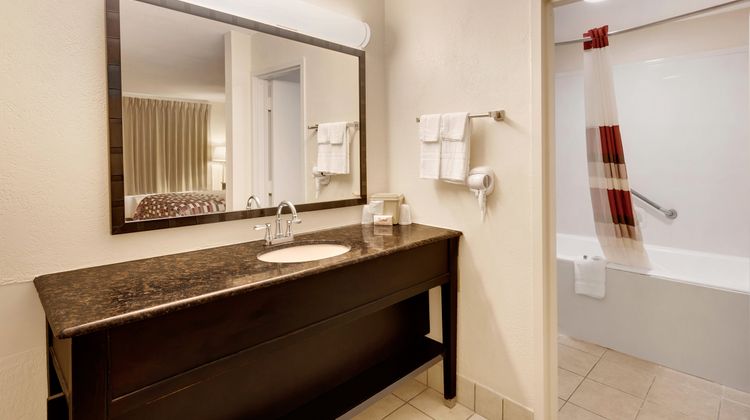 Red Roof Inn Gulfport - Biloxi Airport Room