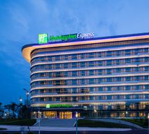 Holiday Inn Express Yibin Exterior