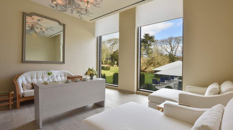 <b>Cashel Palace Hotel Lobby</b>. Images powered by <a href="https://www.leonardoworldwide.com/" title="Leonardo Worldwide" target="_blank">Leonardo</a>.