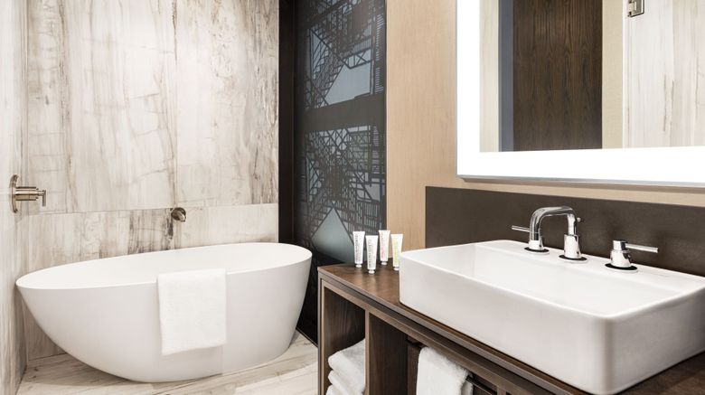 <b>Le Meridien New York, Fifth Avenue Room</b>. Images powered by <a href="https://www.leonardoworldwide.com/" title="Leonardo Worldwide" target="_blank">Leonardo</a>.