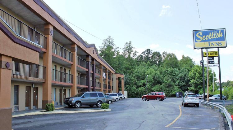 Scottish Inn Exterior