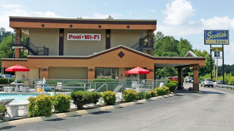 Scottish Inn Exterior