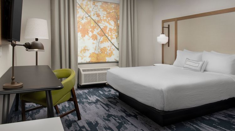 Fairfield Inn & Suites Aberdeen Room