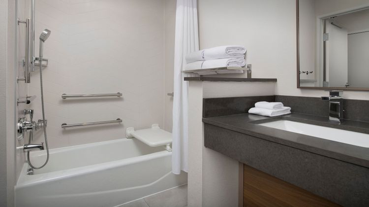 Fairfield Inn & Suites Aberdeen Room