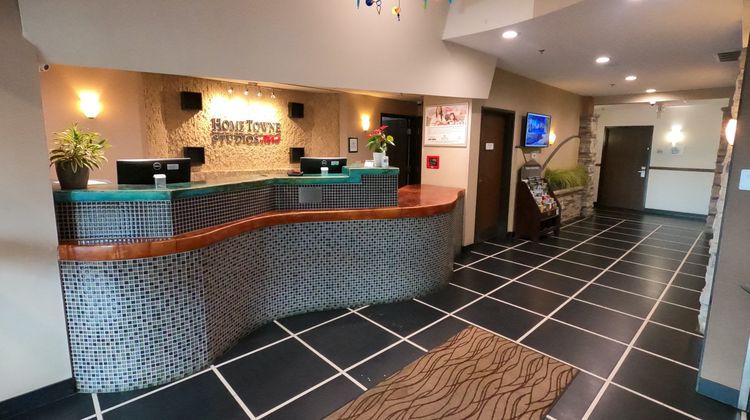 Hometowne Studios & Suites Washington Lobby