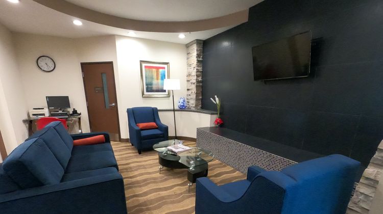 Hometowne Studios & Suites Washington Lobby