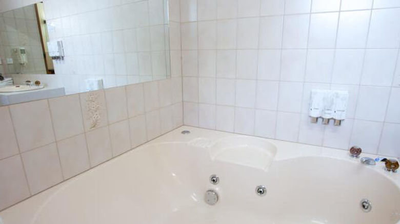 <b>Golden Grain Motor Inn Room</b>. Images powered by <a href="https://www.leonardoworldwide.com/" title="Leonardo Worldwide" target="_blank">Leonardo</a>.