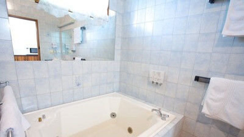 <b>Golden Grain Motor Inn Room</b>. Images powered by <a href="https://www.leonardoworldwide.com/" title="Leonardo Worldwide" target="_blank">Leonardo</a>.