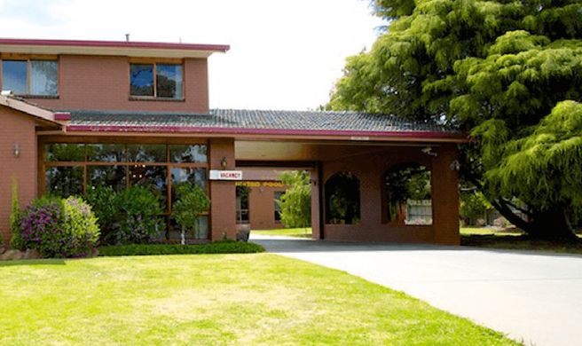 Golden Grain Motor Inn Exterior