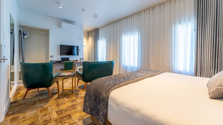 <b>Grosvenor Hotel Suite</b>. Images powered by <a href="https://www.leonardoworldwide.com/" title="Leonardo Worldwide" target="_blank">Leonardo</a>.