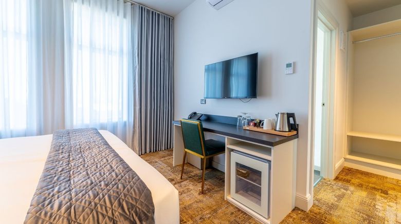 <b>Grosvenor Hotel Room</b>. Images powered by <a href="https://www.leonardoworldwide.com/" title="Leonardo Worldwide" target="_blank">Leonardo</a>.