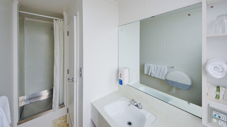 <b>Grosvenor Hotel Room</b>. Images powered by <a href="https://www.leonardoworldwide.com/" title="Leonardo Worldwide" target="_blank">Leonardo</a>.