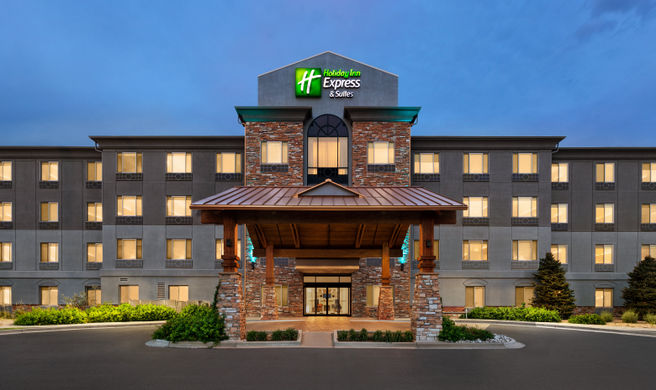 Holiday Inn Express Hotel & Suites Exterior