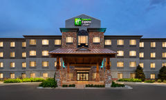 Holiday Inn Express Hotel & Suites