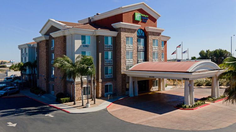Holiday Inn Express Hotel Fresno South Exterior