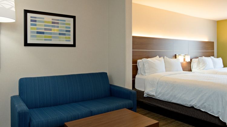 Holiday Inn Express Hotel Fresno South Suite