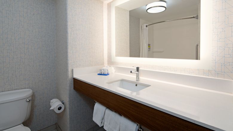 <b>Holiday Inn Express Hotel Fresno South Room</b>. Images powered by <a href="https://www.leonardoworldwide.com/" title="Leonardo Worldwide" target="_blank">Leonardo</a>.