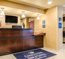 Cobblestone Inn & Suites Oberlin Lobby