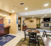 Cobblestone Inn & Suites Oberlin Lobby