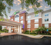 Holiday Inn Express Exterior