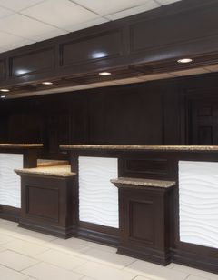 Holiday Inn Airport & Conf Center