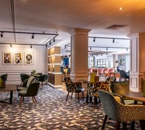 Holiday Inn Guildford Lobby