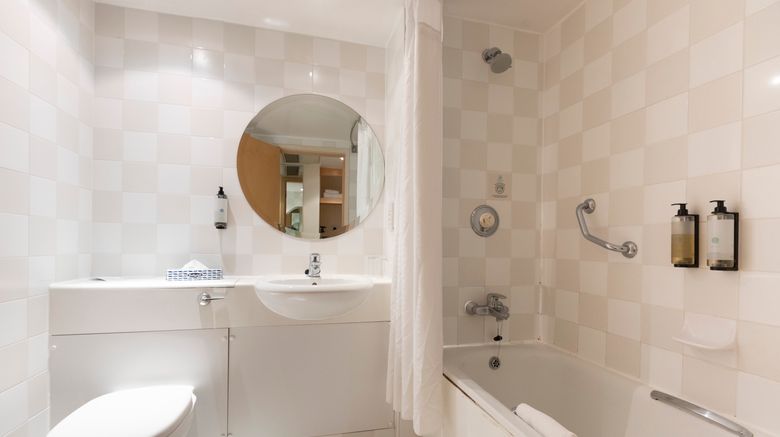 <b>Holiday Inn Guildford Room</b>. Images powered by <a href="https://www.leonardoworldwide.com/" title="Leonardo Worldwide" target="_blank">Leonardo</a>.
