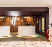 Holiday Inn Guildford Lobby