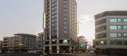 Holiday Inn Express Kaohsiung Love River Exterior