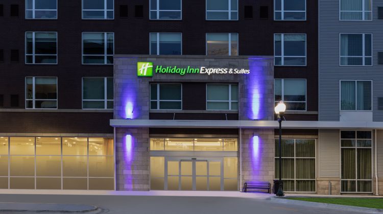 Holiday Inn Express & Suites Downtown Exterior