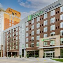 Holiday Inn Express & Suites Downtown