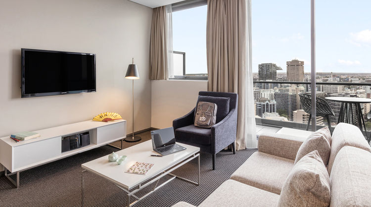 Meriton Suites Campbell Street Suite