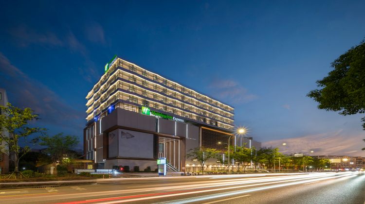 Holiday Inn Express Qingpu Moduli Exterior