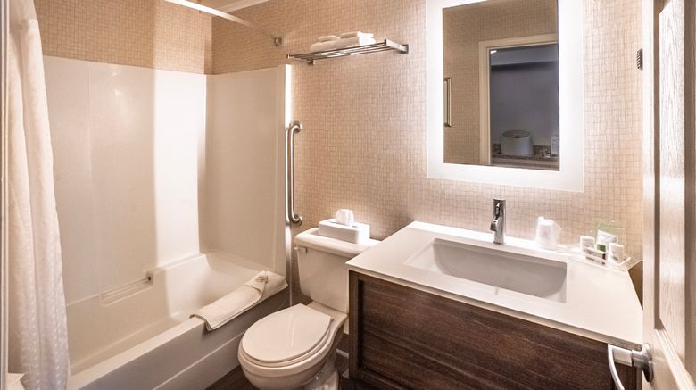 <b>Holiday Inn & Suites Osoyoos Room</b>. Images powered by <a href="https://www.leonardoworldwide.com/" title="Leonardo Worldwide" target="_blank">Leonardo</a>.