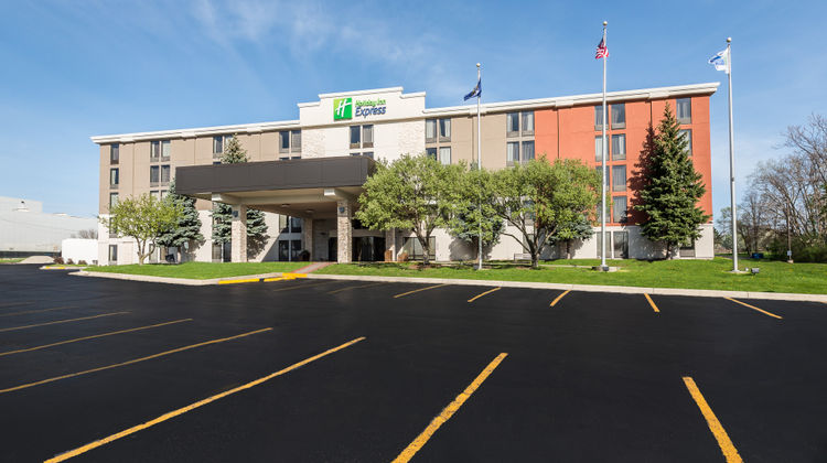 Holiday Inn Express Flint-Campus Area Exterior