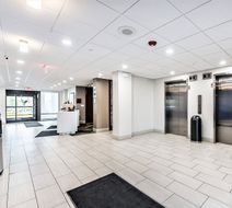 Holiday Inn Express Flint-Campus Area Lobby