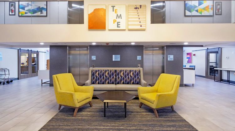 Holiday Inn Express & Stes Phoenix-Tempe Exterior