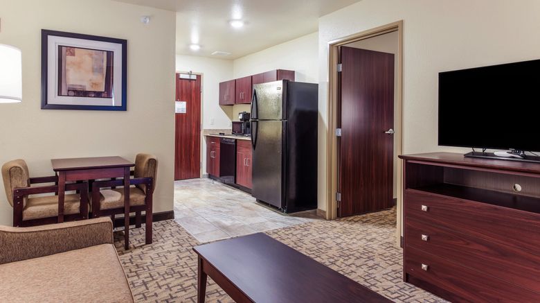 <b>Cobblestone Hotel Hutchinson Suite</b>. Images powered by <a href="https://www.leonardoworldwide.com/" title="Leonardo Worldwide" target="_blank">Leonardo</a>.