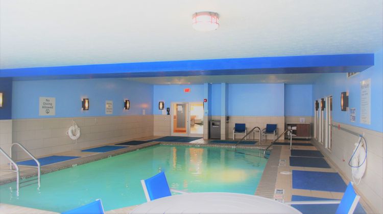 Holiday Inn Express & Stes Pool