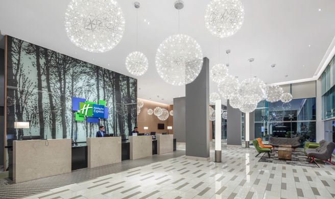 Holiday Inn Express City Centre Exterior