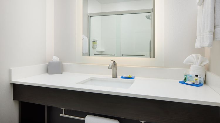 Holiday Inn Express Hotel & Suites Room